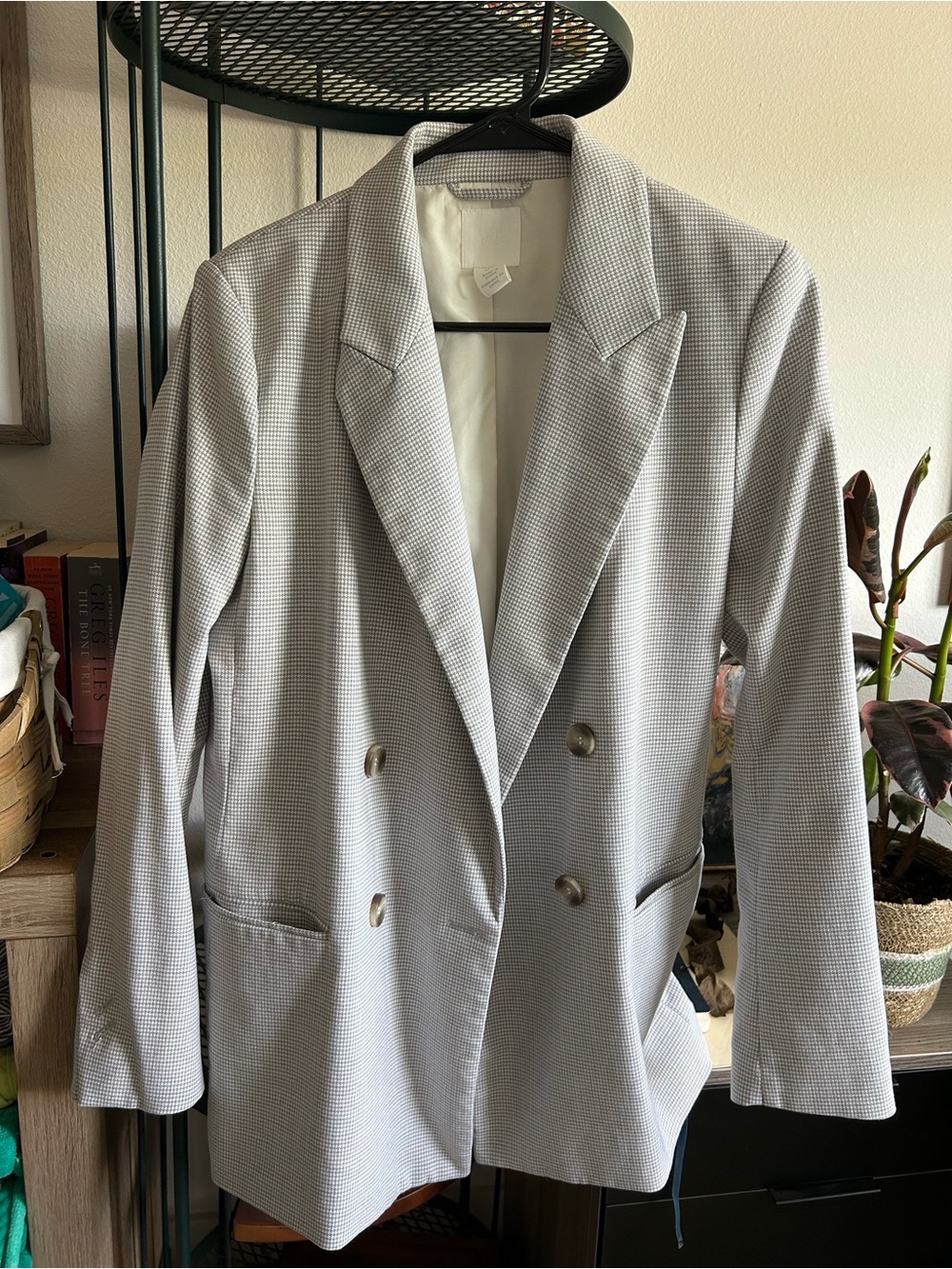 H&M Light Gray Houndstooth Double-Breasted Women’s Blazer - Size S (oversized)